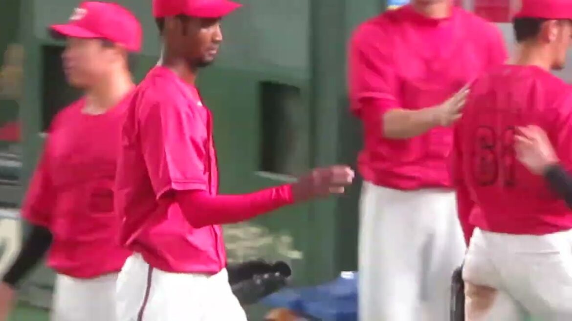 アドゥワ4回ランナー2、3塁⚾丸を空振り三振でスリーアウトチェンジ アドゥワ4回ランナー2、3塁⚾丸を空振り三振でスリーアウトチェンジ