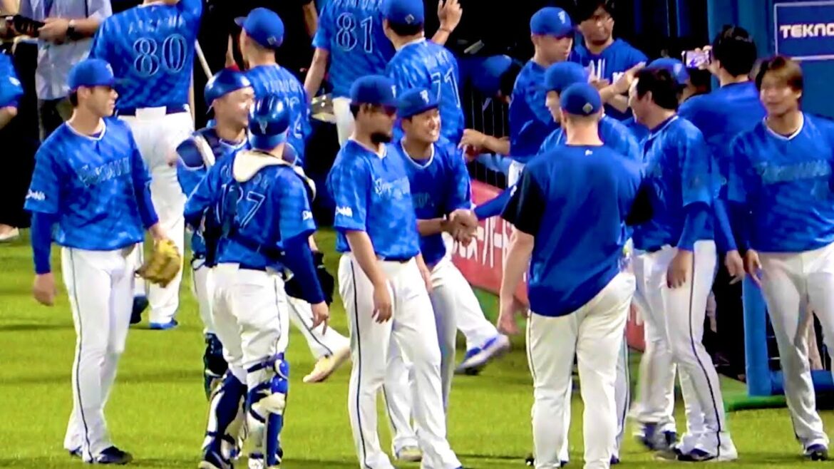 吉野光樹が嬉しいプロ初勝利！ 森原とガッチリ握手でベイスターズ勝利のハイタッチ！ 横浜DeNAベイスターズ 2024/8/23
