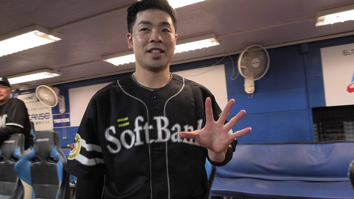 【インサイド】本日5安打目の近藤健介選手を笑顔で迎えるパ・リーグベンチ - マイナビオールスターゲーム2024・第2戦-