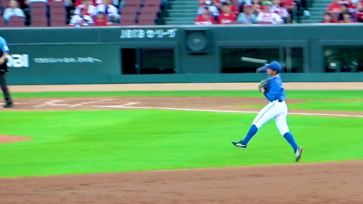 自慢の肩を魅せる森敬斗のランニングスロー！ 横浜DeNAベイスターズ 2024/7/31