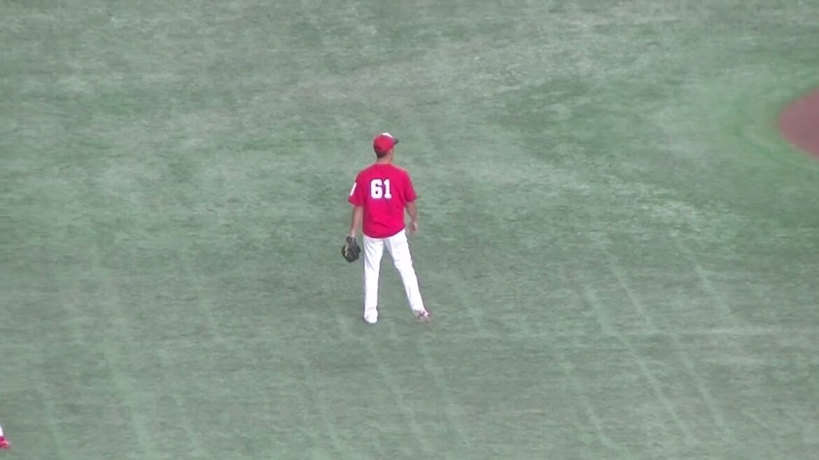 ショートでもノックを受ける二俣翔一（2024年8月20日 読売ジャイアンツ 対 広島カープ）