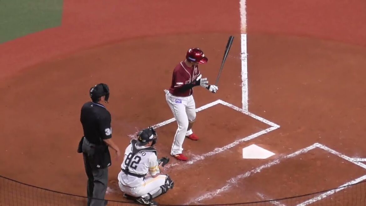 平良 竜哉（#東北楽天ゴールデンイーグルス）和田 毅（#福岡ソフトバンクホークス）にバットを折られた後打ち取られる