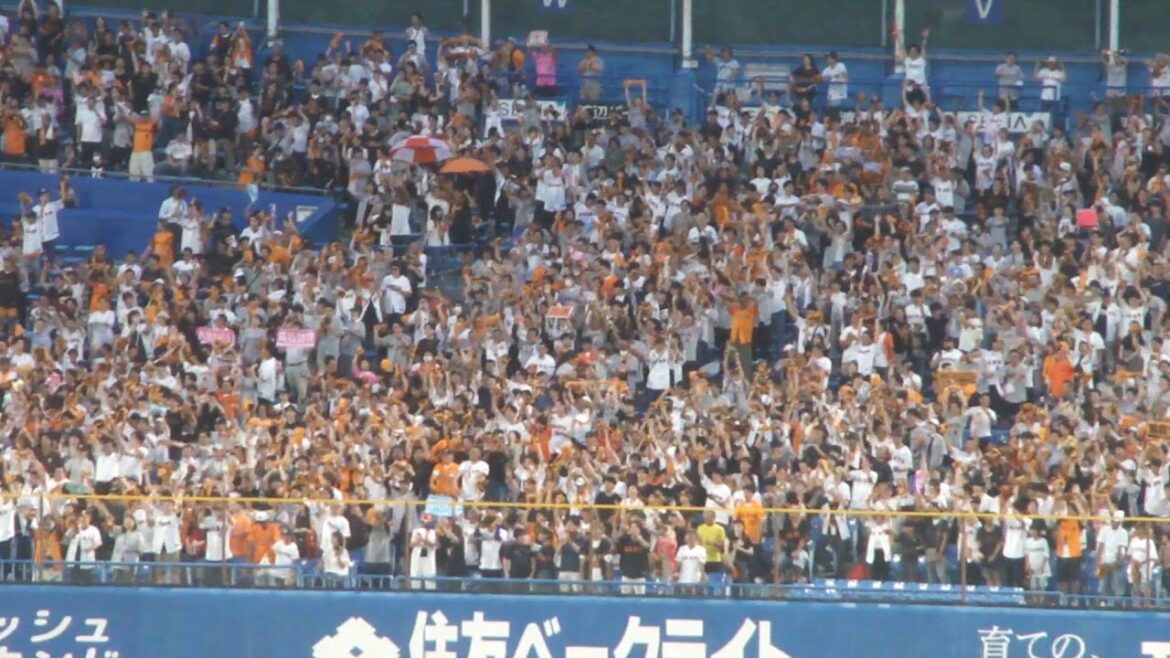 読売ジャイアンツ 1回表 一挙3点の猛攻　浅野翔吾のデッドボール、モンテス・岡本和真のタイムリーツーベースヒット、吉川尚輝のタイムリーなど　ヤクルト vs 巨人　2024年8月27日(火) 神宮球場