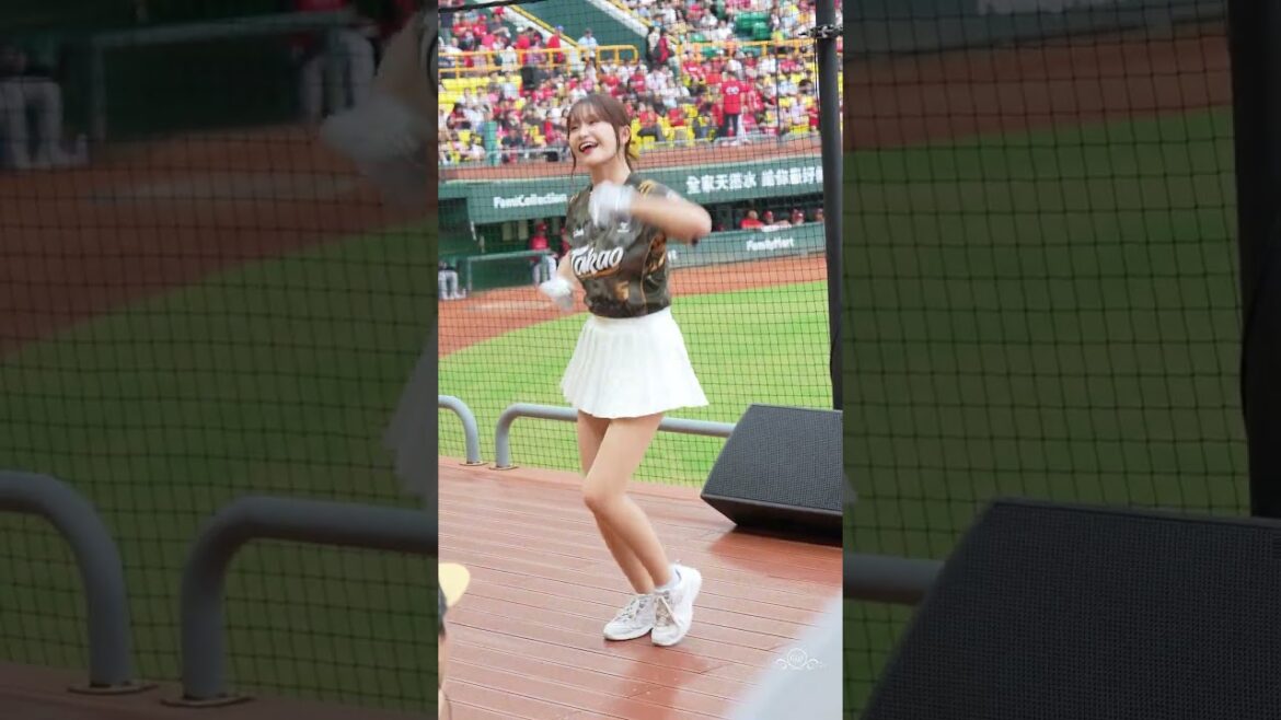 長腿美女恬魚 吳念庭應援 鷹勇戰士主題日 #恬魚 #台鋼雄鷹啦啦隊 台湾プロ野球チア #wingstars #チアリーディングの女の子 안지현 2024/8/24
