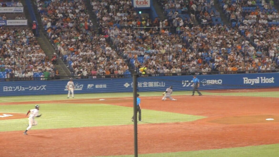 巨人 坂本勇人 エラー　ヤクルト vs 巨人　2024年8月28日(水) 神宮球場