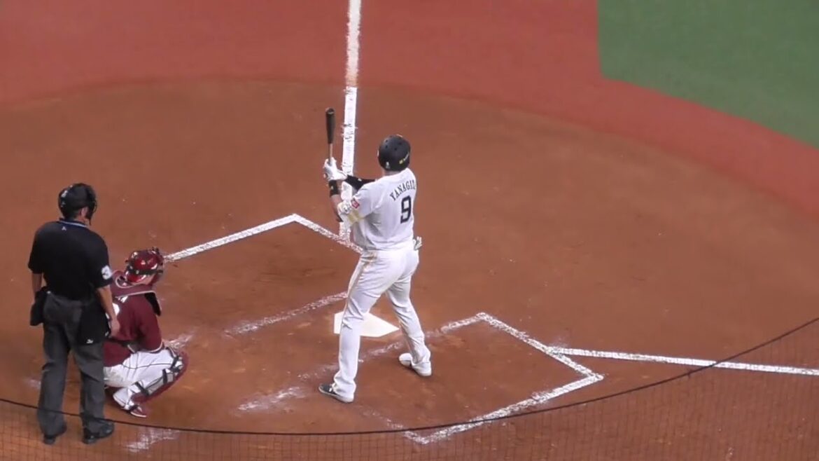 柳田 悠岐　強烈なファーストゴロアウトから守備位置に向かう　#福岡ソフトバンクホークス