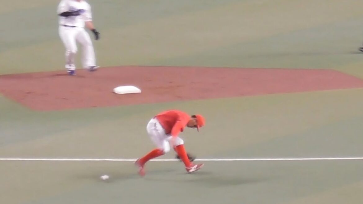 えっ、うそ、チェンジのはずが...矢野雅哉がまさかのエラー！直後に森下が石川にタイムリーを浴び逆転許す！森下は矢野をかばう 2024年8月27日