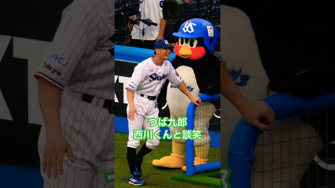 つば九郎　西川くんと談笑！#つば九郎 #西川遥輝 #swallows