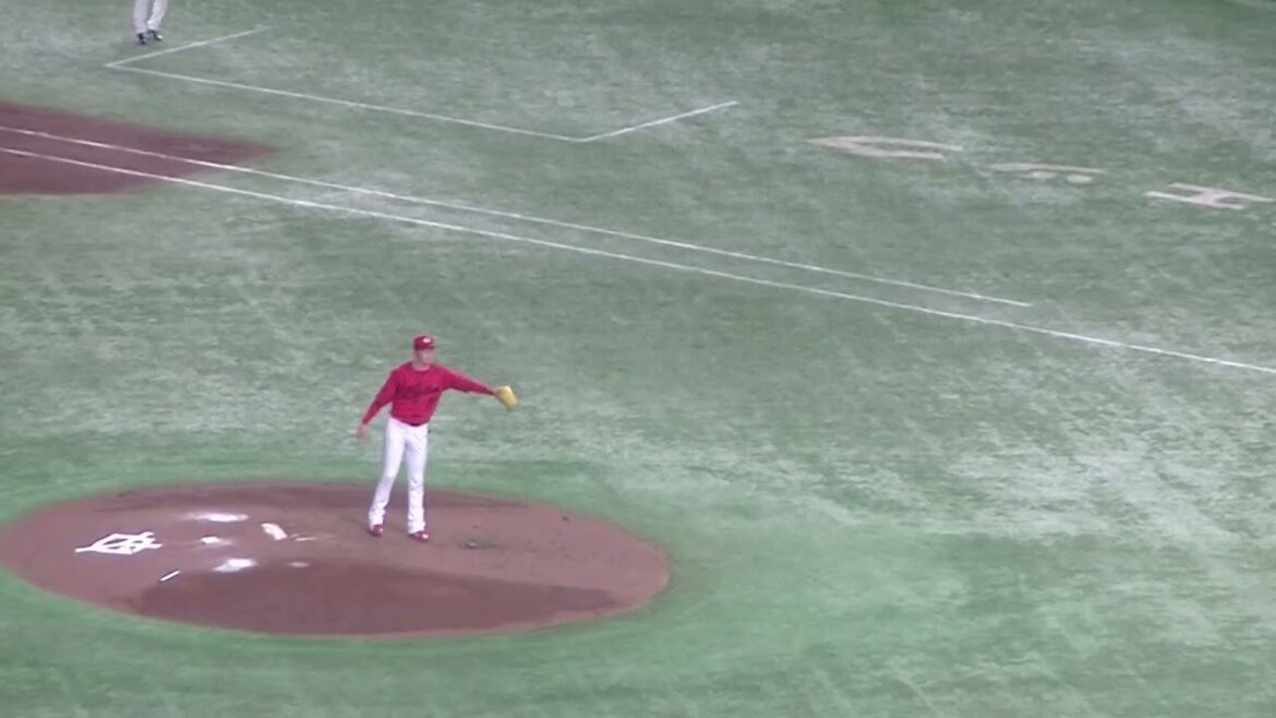 岡本和真の後 大城卓三がセンターへヒットで二死一塁（2024年8月20日 読売ジャイアンツ 対 広島カープ）