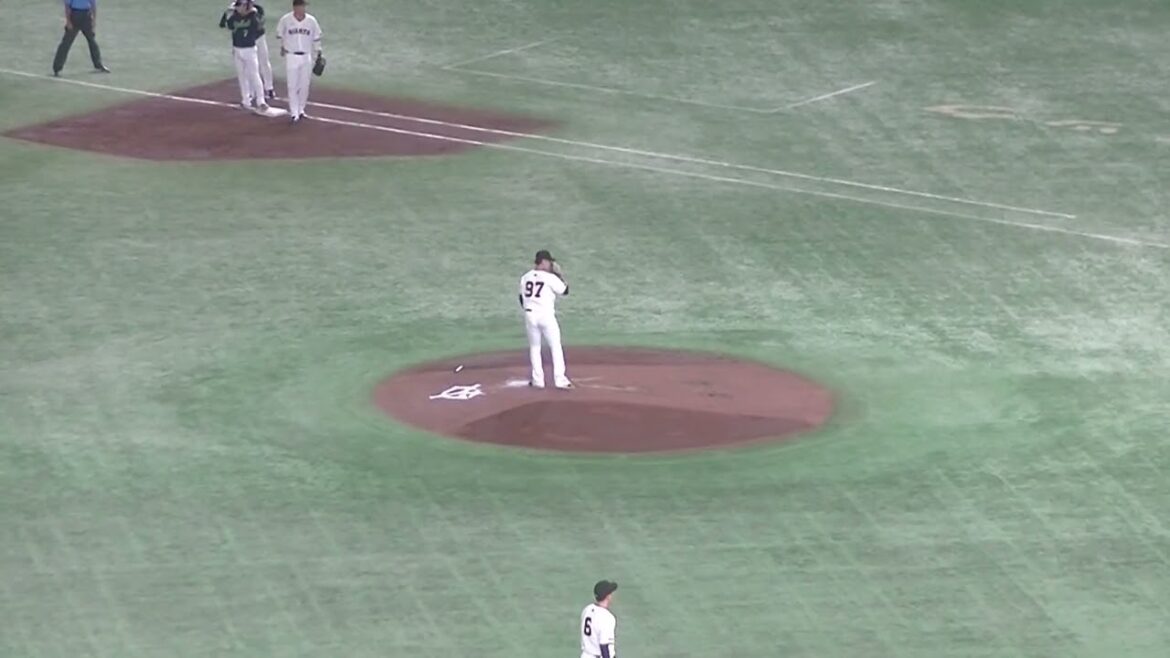 井上温大〜宮本丈をセカンドゴロに打ち取る（2024年8月3日読売ジャイアンツ対ヤクルトスワローズ）