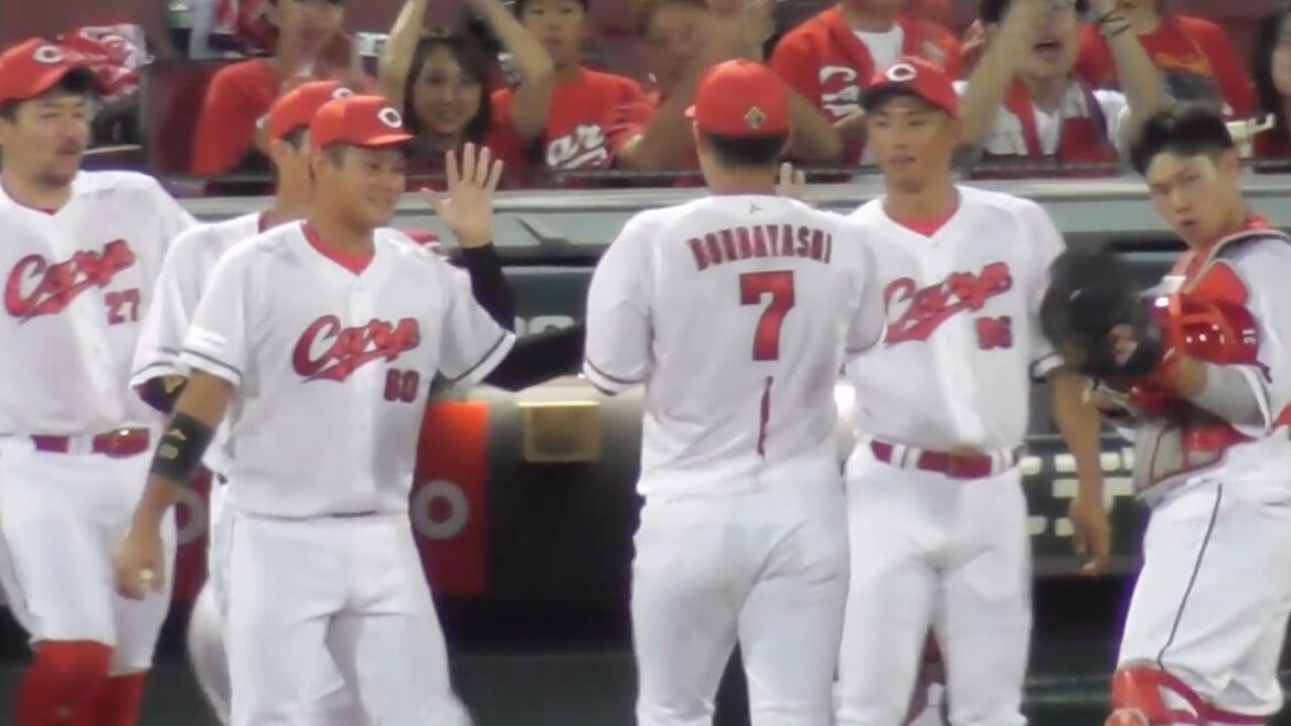 堂林翔太のファースト守備力よ！村上の強烈なゴロを見事にさばき3-6-3のダブルプレーを完成させるナイスプレー！2024年9月1日