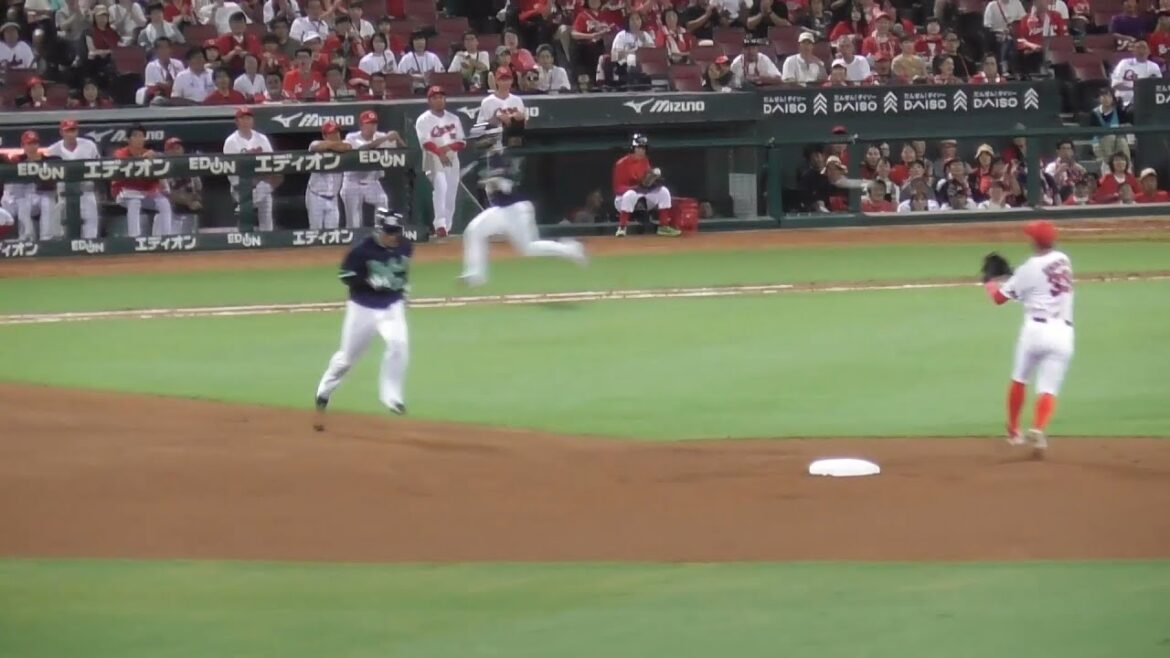 球場響めく超ファインプレー！小園海斗&菊池涼介が見事にダブルプレーを完成させる！2024年9月1日