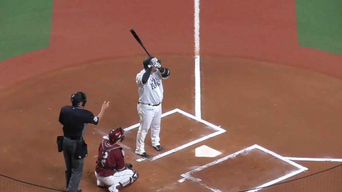 山川 穂高　一試合三本塁打の期待がかかる中大飛球　#福岡ソフトバンクホークス