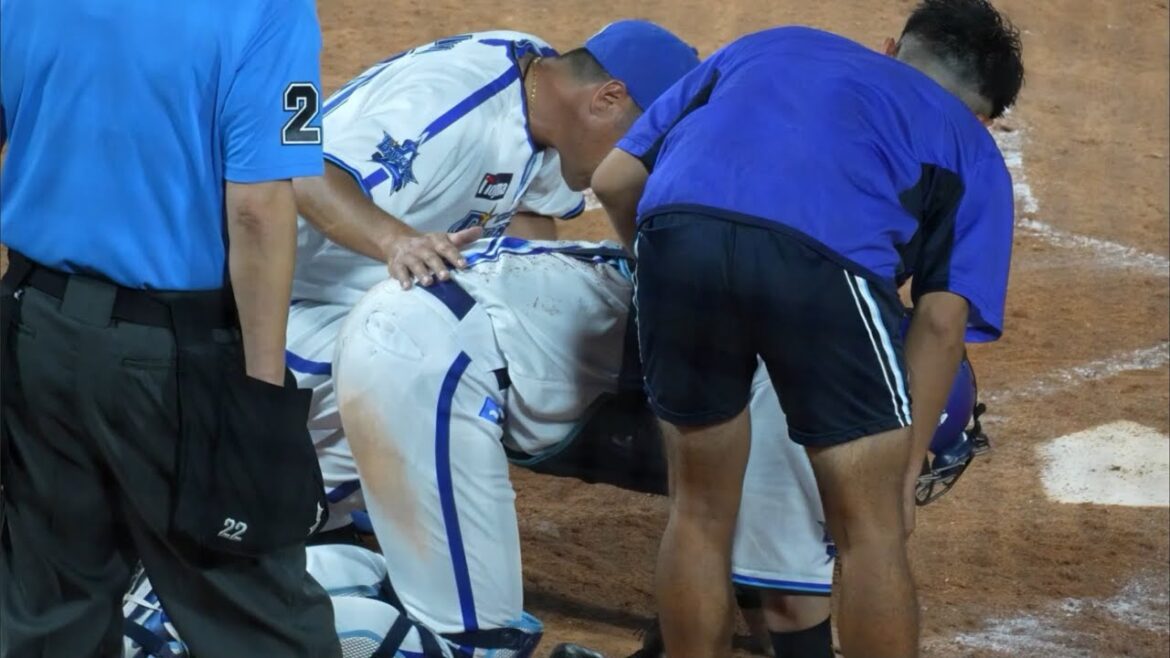 【漢祭】山本祐大の山本祐大にボールが直撃！急いで相川コーチが助けに来るも・・・笑ってる？？（2024.8.21/横浜スタジアム）