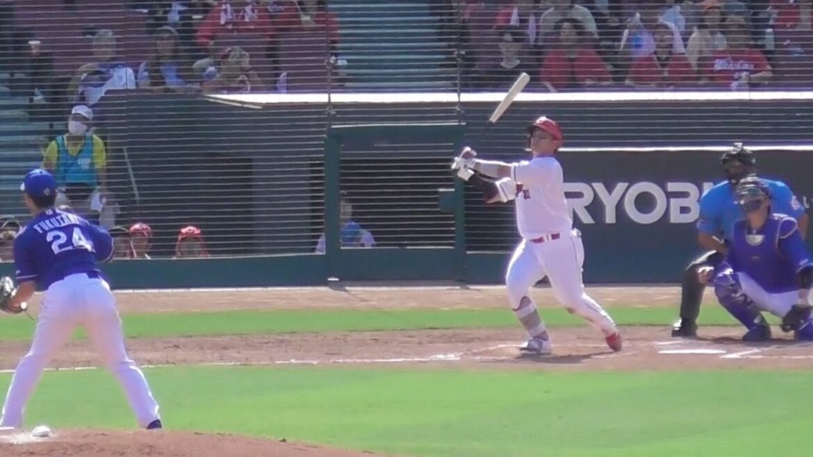 坂倉将吾が打った瞬間、確信のバット投げよ！10号にのせるライトスタンドへ豪快ホームラン！2024年9月7日