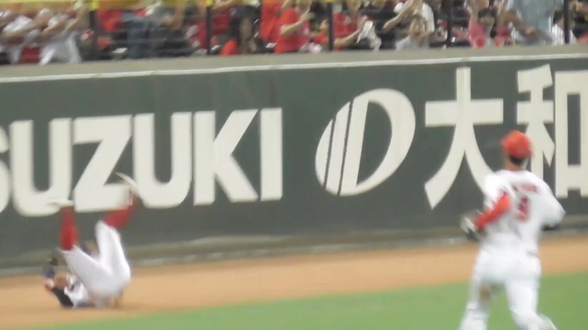 ライトに赤忍者出現！上本崇司がランニングキャッチからのクルッと回転するナイスプレー！2024年9月6日