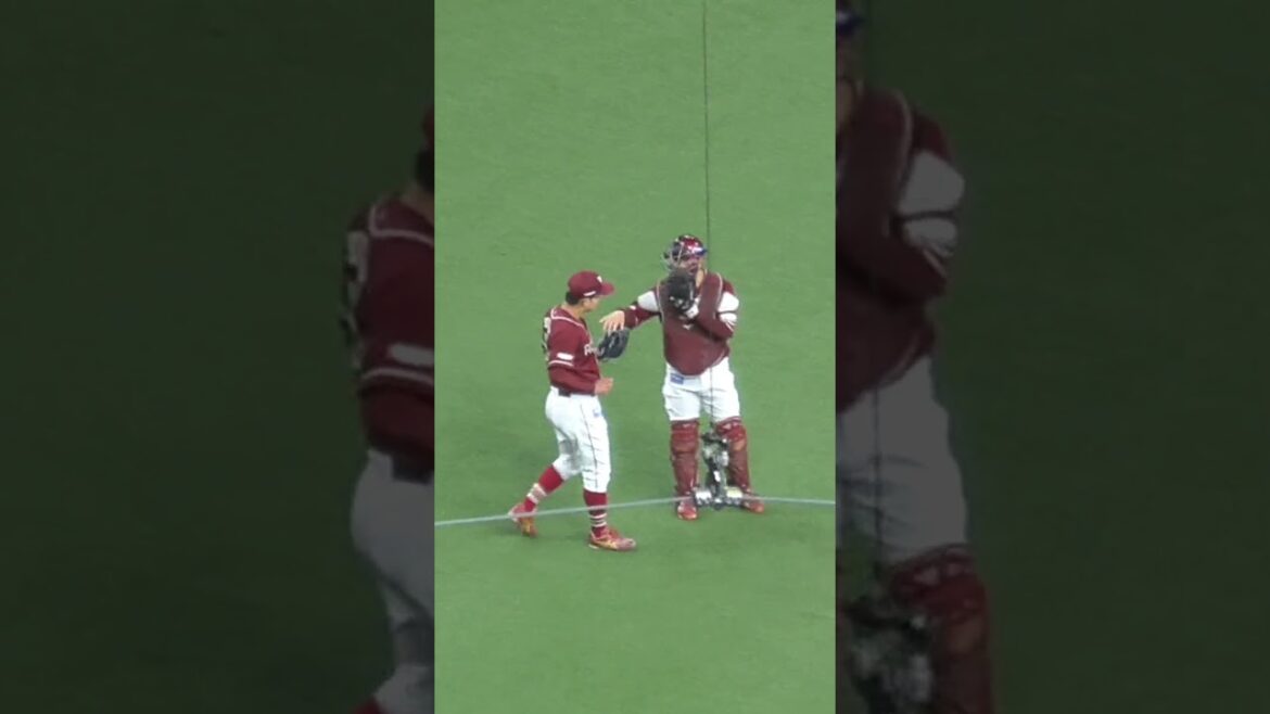 津留﨑 大成、太田 光 と打ち合わせの後マウンドヘ　#東北楽天ゴールデンイーグルス #shorts