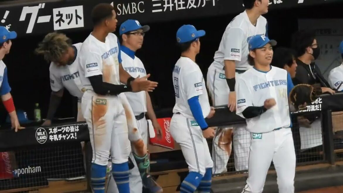 伏見寅威のタイムリーツーベースヒットの瞬間‼︎超満員のエスコンフィールド北海道、ファンが大発狂！！