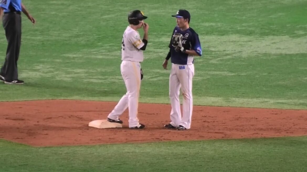 栗原陵矢と源田壮亮、それなりに緊迫した場面で話し込む～2024.9.7