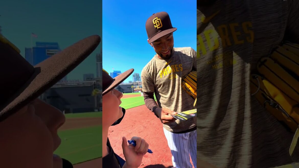 Gavin was excited to meet Robert Suarez and give him a Glove Wrap™ 🔥 #baseball #mlb #baseballglove