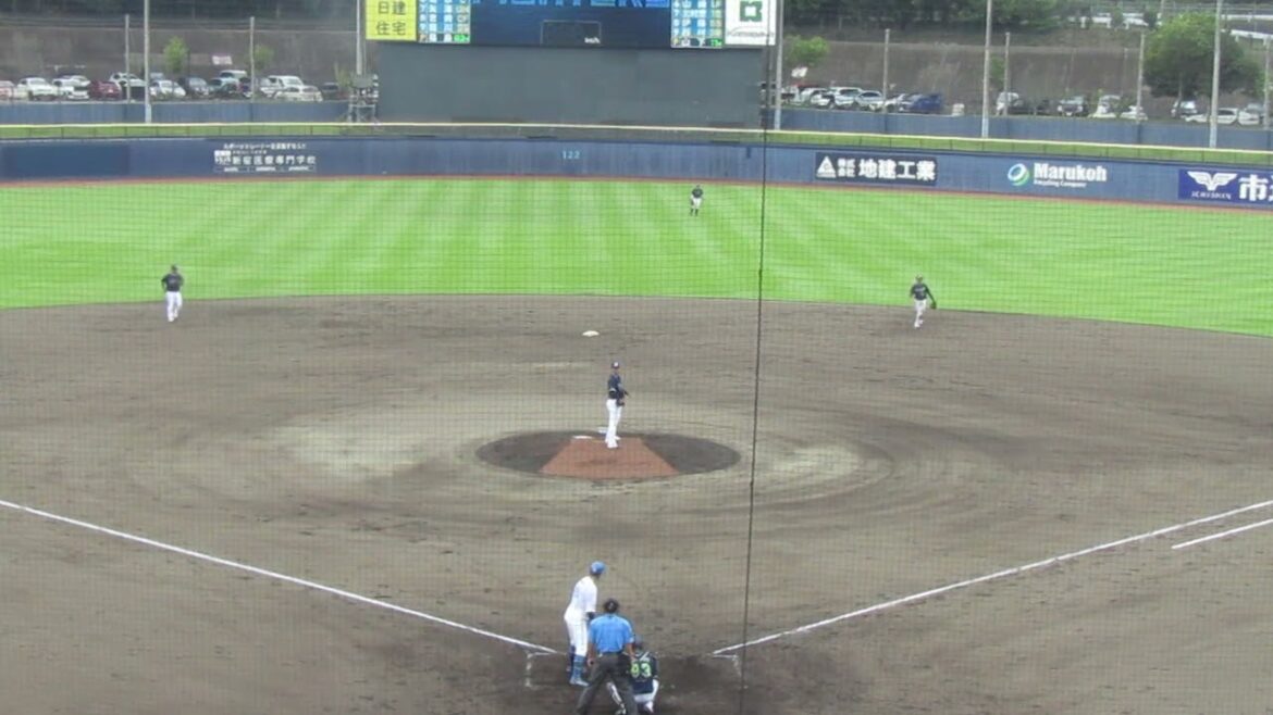 二死三塁のピンチで若林晃弘をセンターフライに打ち取る山下輝（2024年9月4日 日本ハムファイターズ 対 ヤクルトスワローズ）