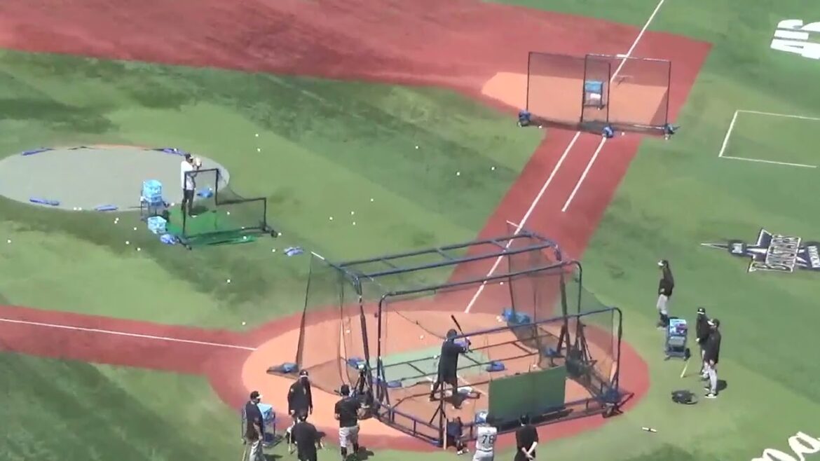 2024年4月28日　DeNA対巨人　1/17　巨人の打撃練習～両チームのバッテリー発表