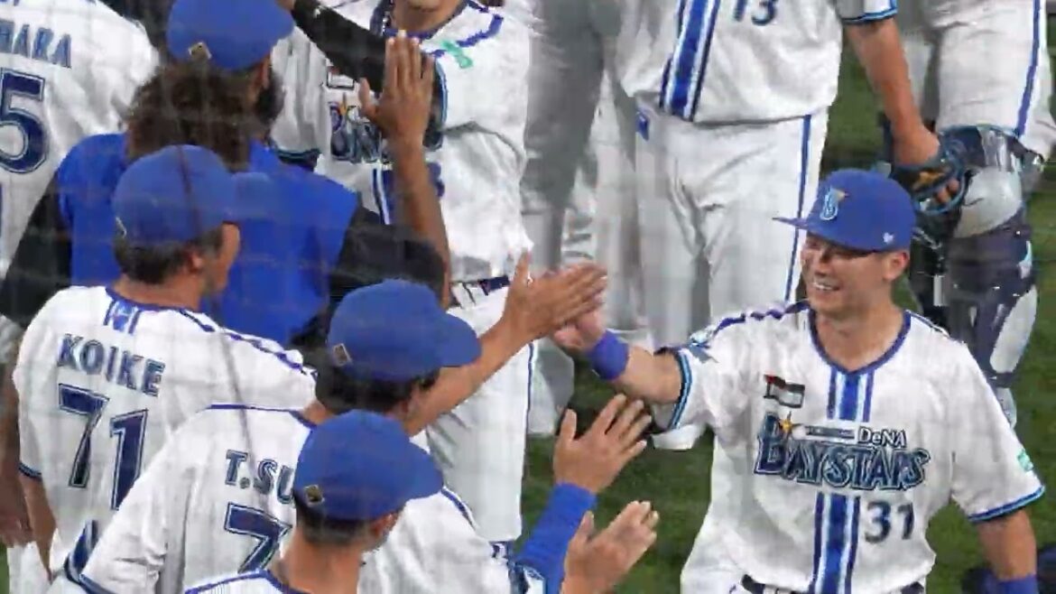 【勝利のハイタッチ】試合終了～今日もブルペン投手陣が合流！はしゃぐ森原康平！大和の控えめな表情など（2024.9.4/横浜スタジアム）