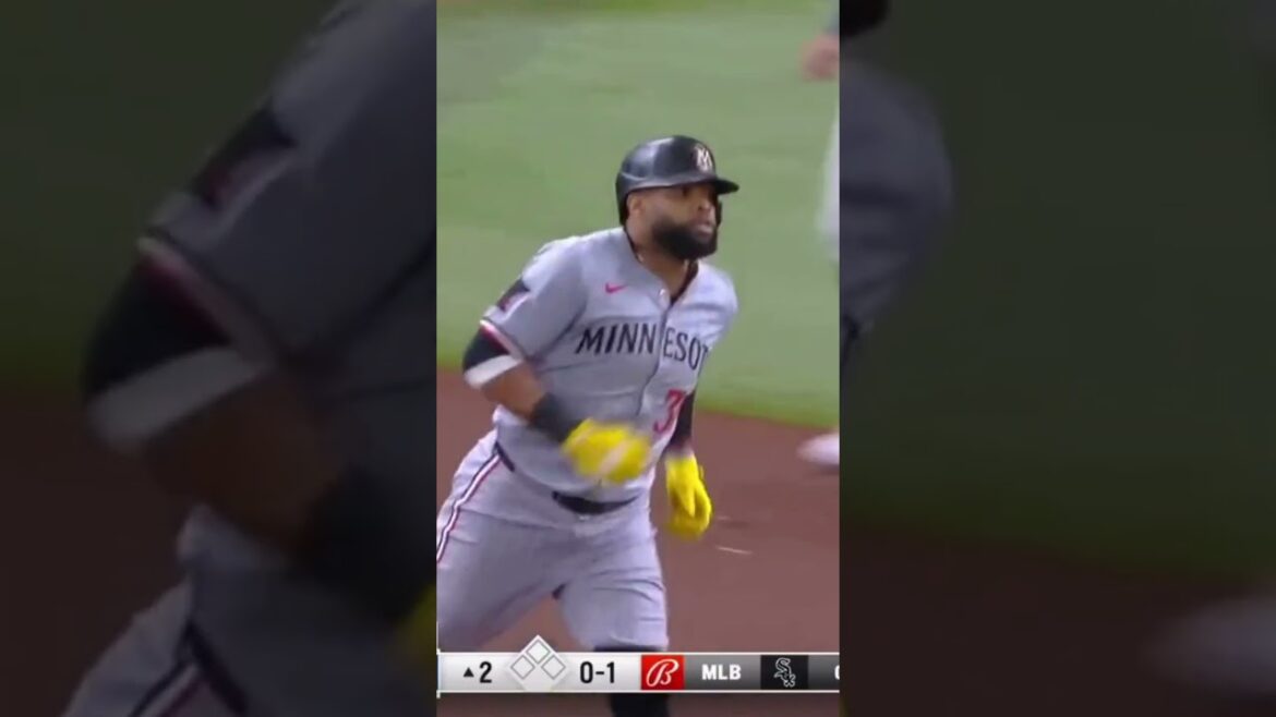 Carlos Santana batea jonrón #19 DE LA TEMPORADA 2024 #mlb #reels #viral #usa #2024 #shorts