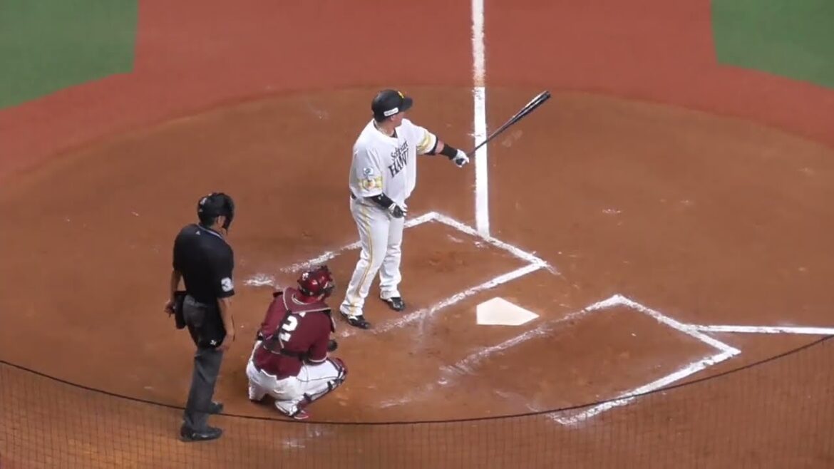 山川 穂高　大ファウルの後鋭い安打性の打球を 浅村 栄斗 の好守備に阻まれる　#福岡ソフトバンクホークス