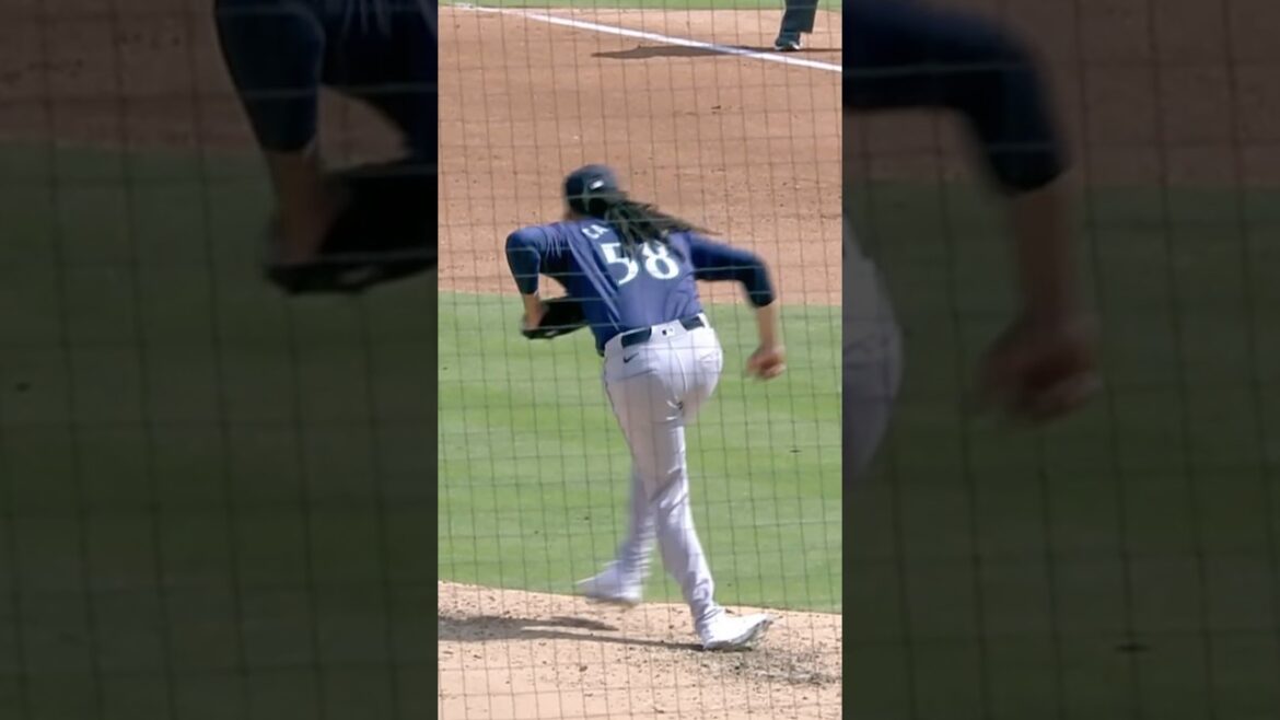 Luis Castillo INJURED and left the game after this pitch…