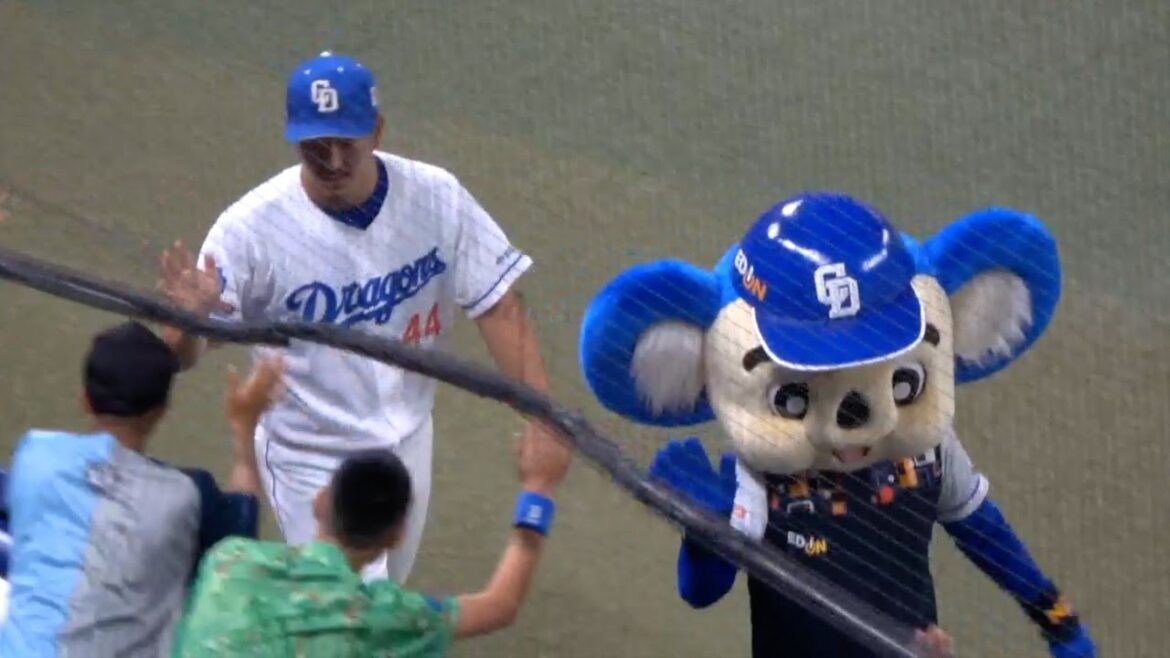 今日のヒーロー川越誠司がファンの声援に応えエディオンドアラと共にドーム一周　中日ドラゴンズVS阪神タイガース　2024/08/16