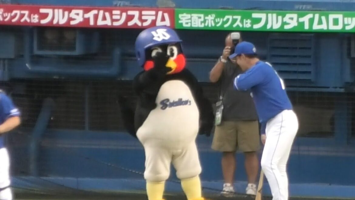 つば九郎、中日 堂上直倫コーチと交流する 20240921