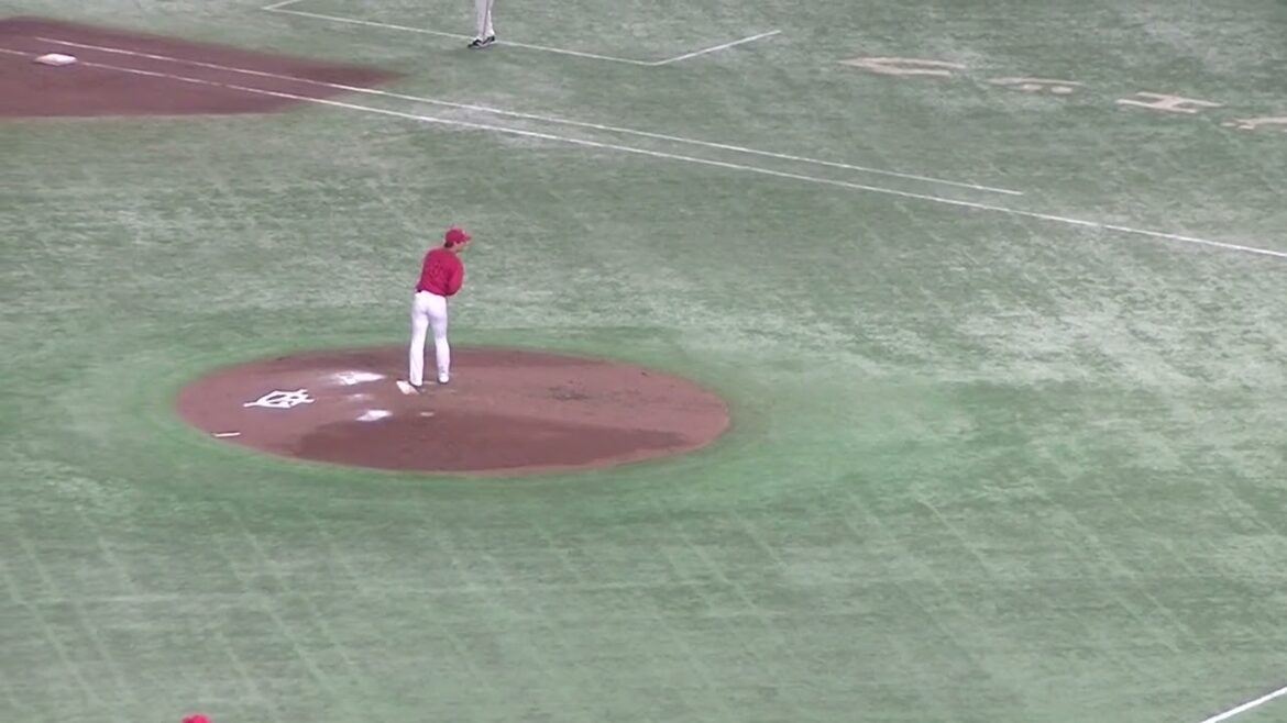 吉川尚輝をショートゴロに打ち取る森浦大輔（2024年8月20日 読売ジャイアンツ 対 広島カープ）