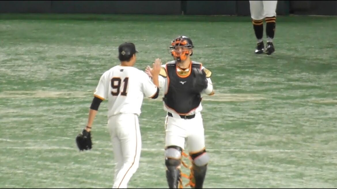 巨人堀田投手,最終回を三者凡退に締め括る圧巻投球！試合終了後のベンチで浅野選手が可愛すぎて秋広選手が戯れ合う姿も！巨人vsDeNA 9回表