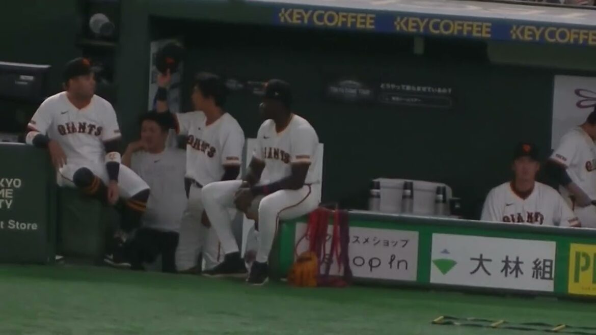 イースタン東京ドームの試合 ベンチで増田陸がバットを持ったり（読売ジャイアンツ 対 楽天ゴールデンイーグルス 2024年9月22日）