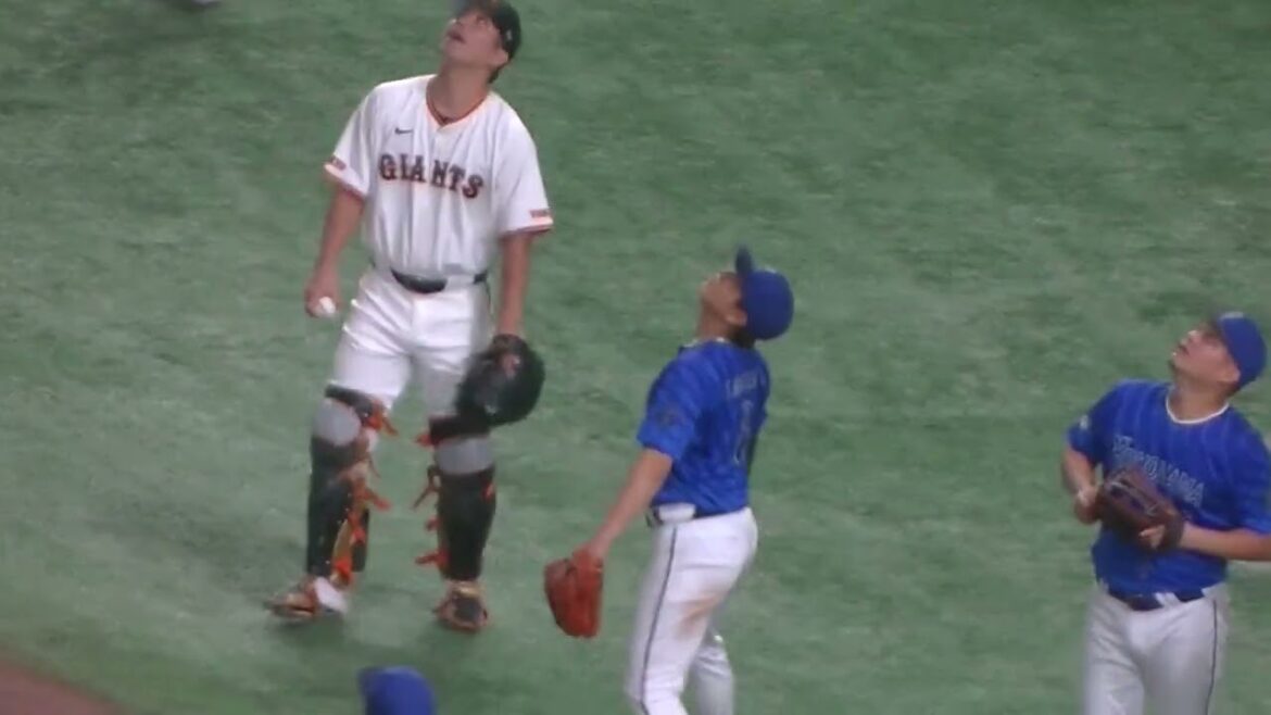 伊藤光と仲良しな大城卓三や小林誠司 筒香嘉智とも話す小林誠司（2024年9月18日 読売ジャイアンツ 対 横浜DeNAベイスターズ）