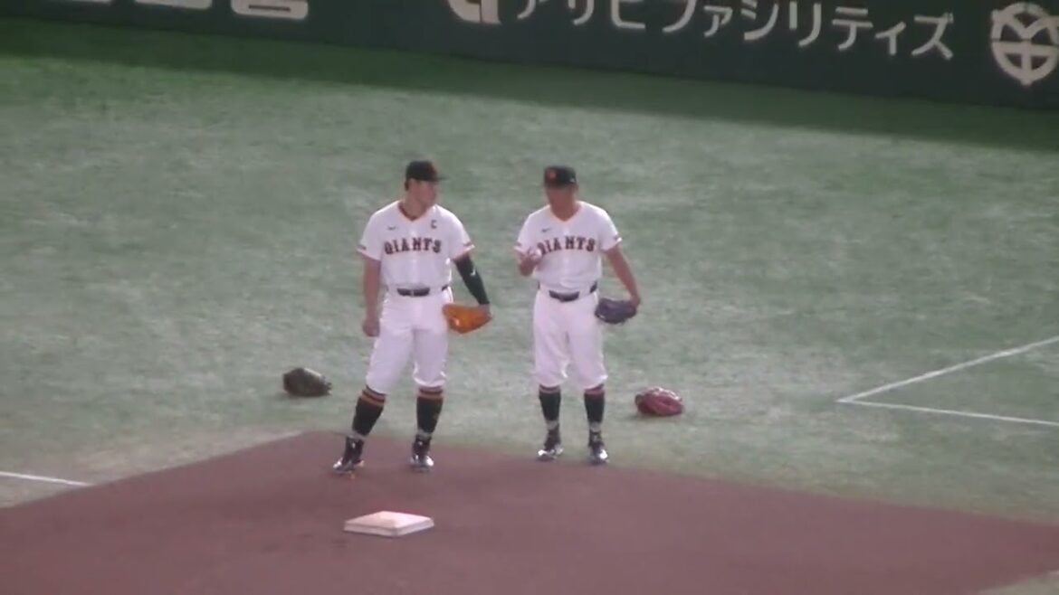 矢野コーチと仲良く話してる岡本和真2024年9月14日 東京ドーム