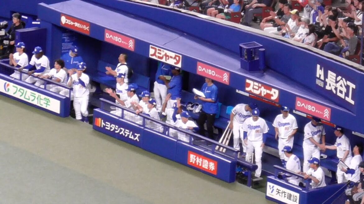勝利の瞬間のドラゴンズベンチ　先頭に立つのは誰？涌井投手は立浪監督と握手　中日ドラゴンズVS広島東洋カープ　2024/09/22