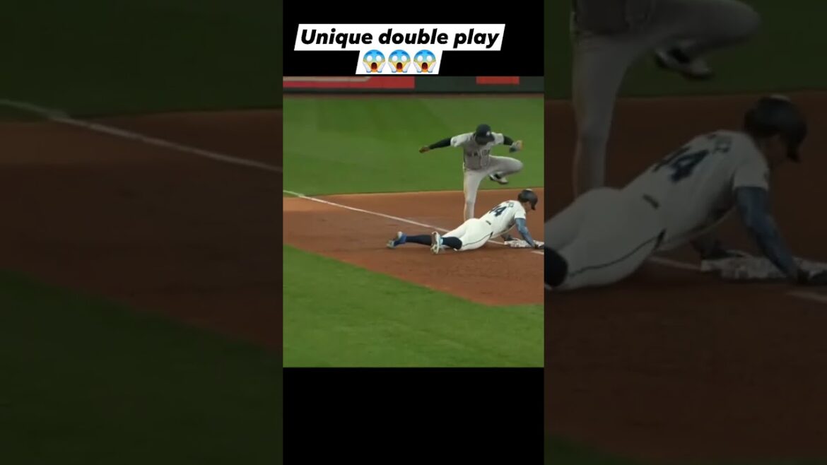 Unique Double Play ⚾