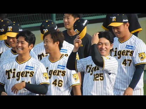 【1軍から続々と】秋山拓巳の引退セレモニーに投手を中心に1軍選手も球場入り 【1軍から続々と】秋山拓巳の引退セレモニーに投手を中心に1軍選手も球場入り