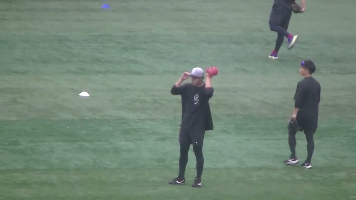 キャッチボールをする堀田賢慎（横浜DeNAベイスターズ 対 読売ジャイアンツ 2024年9月25日）