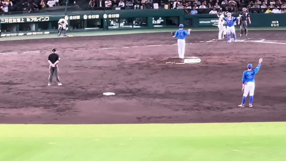 【#twave阪神 】#大山悠輔 選手 が！京田選手が？✨大山選手が！決めろ右京！#チャンス襲来 で盛り上がる聖地 阪神4回裏攻撃  24.9.30. 🆚 #横浜DeNAベイスターズ#阪神甲子園球場