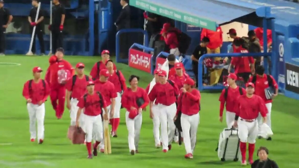 カープ🎏神宮球場2024最終戦⚾選手、コーチ、新井監督からご挨拶~お疲れさまでした❗勝利ありがとうございます~最後までがんばって応援します❗ カープ🎏神宮球場2024最終戦⚾選手、コーチ、新井監督からご挨拶~お疲れさまでした❗勝利ありがとうございます~最後までがんばって応援します❗