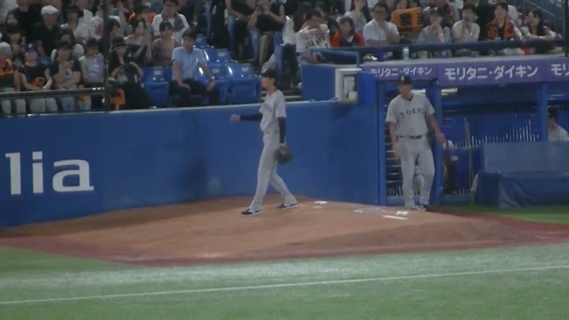 ブルペンで準備するジャイアンツ泉圭輔【ヤクルトスワローズ対 読売ジャイアンツ2024年9月13日】