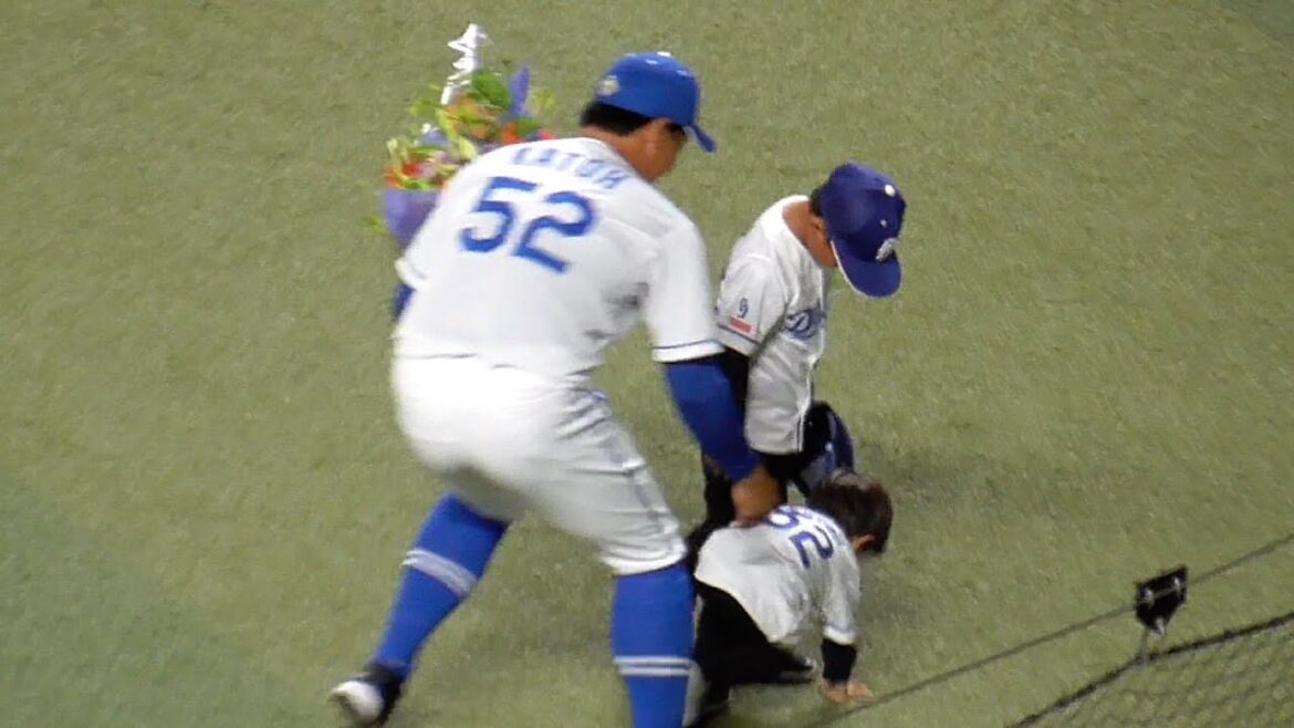可愛さ爆発で大爆笑！お子様たちによる花束贈呈　加藤翔平 砂田毅樹がパパの顔　中日ドラゴンズVS横浜DeNAベイスターズ　2024/10/04