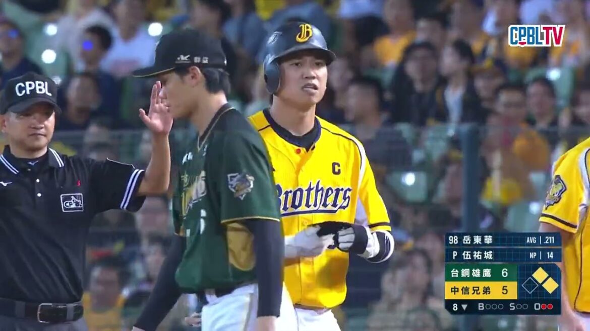 09/27 台鋼 VS 中信 八局下，台鋼吉田一將面對得點圈有人危機，順利地製造滾地球出局，安全下庄