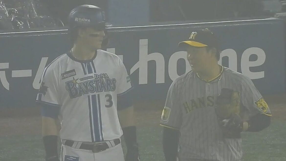 【TAと悠輔さん】仲良すぎ！塁上でお喋りが止まらなくなってしまったオースティンと大山 2024.10.3