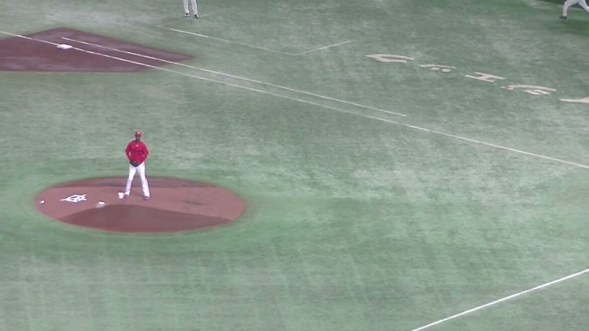 ヘルナンデスを打ち取るアドゥワ誠【読売ジャイアンツ対 広島東洋カープ  2024年8月6日】