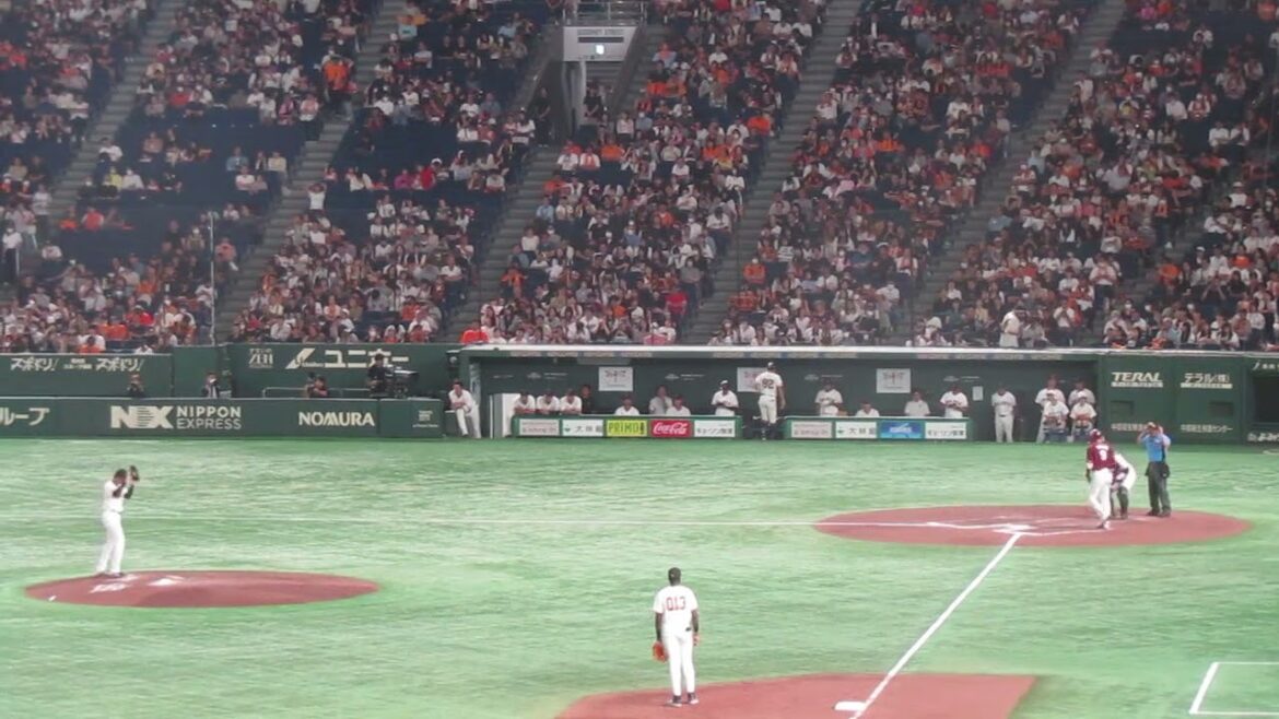 入江大樹 吉野創士を抑える伊藤優輔（読売ジャイアンツ 対 楽天ゴールデンイーグルス 2024年9月22日）