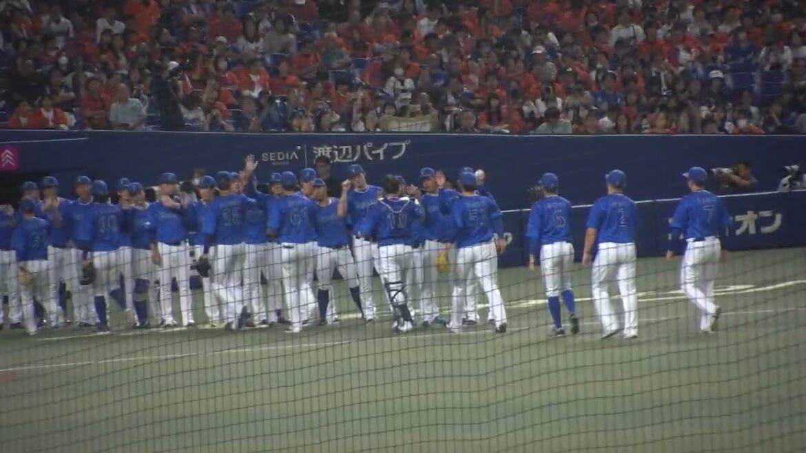 【横浜優勝】横浜DeNAベイスターズ 中川颯投手が 中日ドラゴンズ 細川成也選手を空振り三振に打ち取りゲームセット 勝利を喜び合い、レフトスタンドに挨拶 2024/10/6 バンテリンドーム